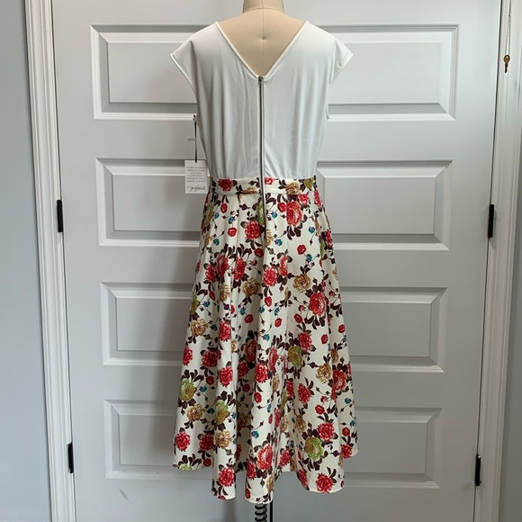 New NO TAGS JACLYN SMITH floral printed scuba stretch V neck midi dress. - Picture 9 of 13